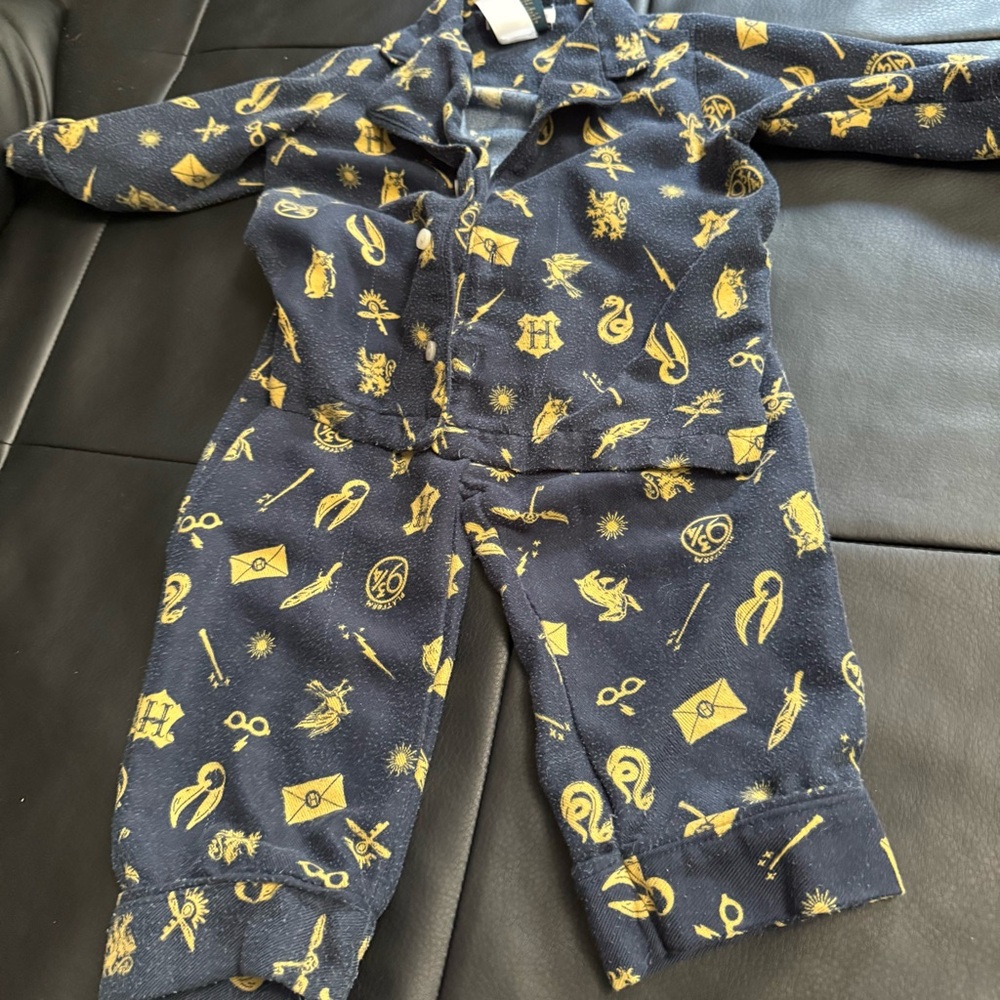 Pottery Barn Kids Harry Potter Themed Pajamas - Blue and Yellow Hogwarts Size 2T